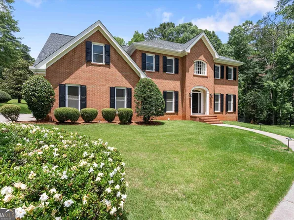 102 Lisa Ln, Carrollton, GA 30117