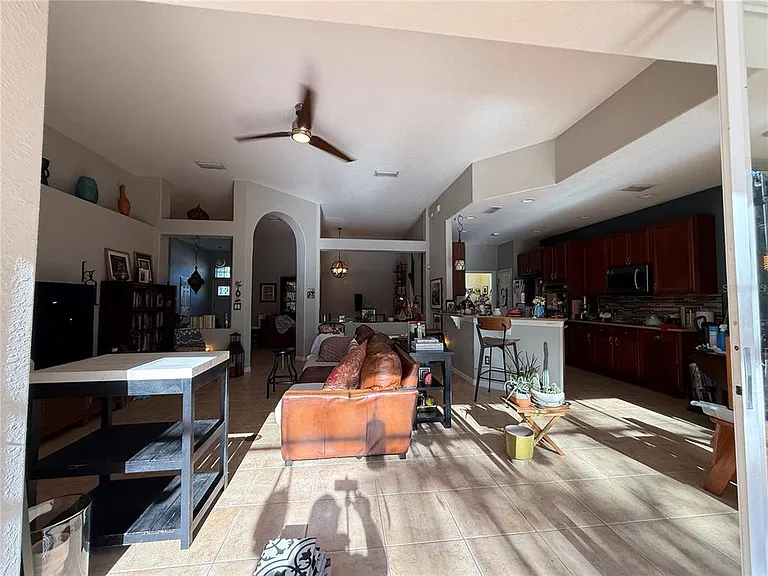 10703 Banfield Dr — Photo 14