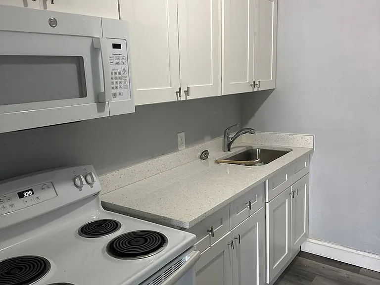 1016 Douglass Ave — Photo 3