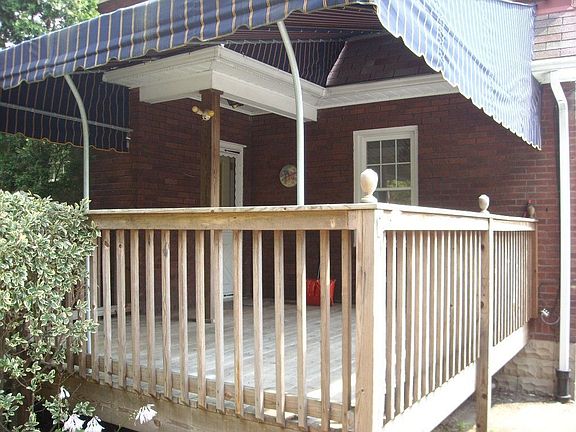 Deck in back