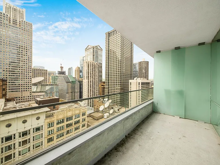 8 E Randolph St #2107 — Photo 10