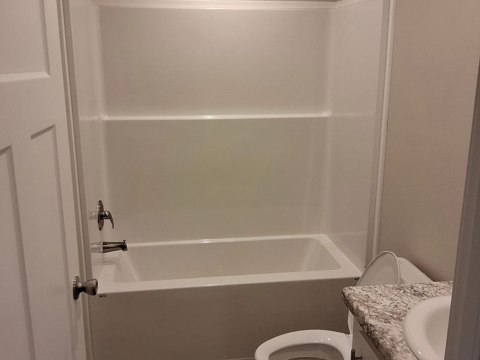 3 bed, 2.0 bath, 1200 sqft, $1,600 — Photo 1