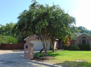 801 Debbie Cir, Troy, TX 76579