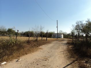 702 E Chavaneaux Rd, San Antonio, TX 78221