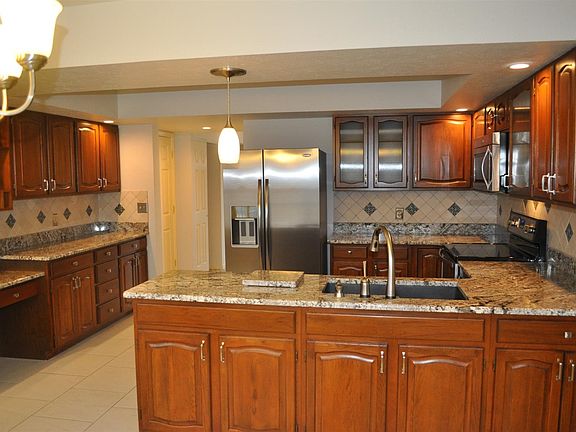 2nd image of 2809 Woodmere Ln