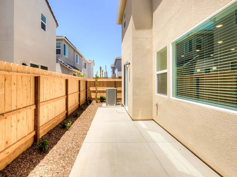 1498 Vintage Ln — Photo 19
