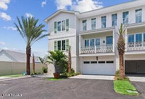 2nd image of 12 Moss Pointe Ln