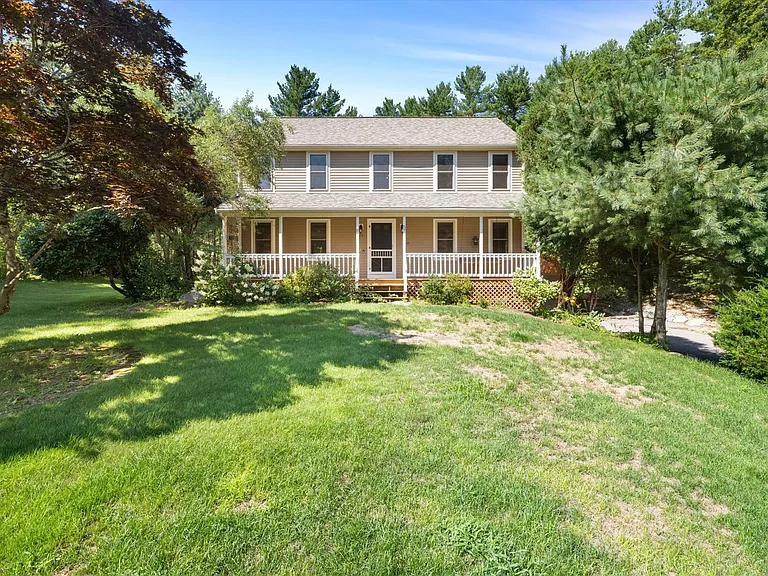 57 Harvest Wood Dr — Photo 2
