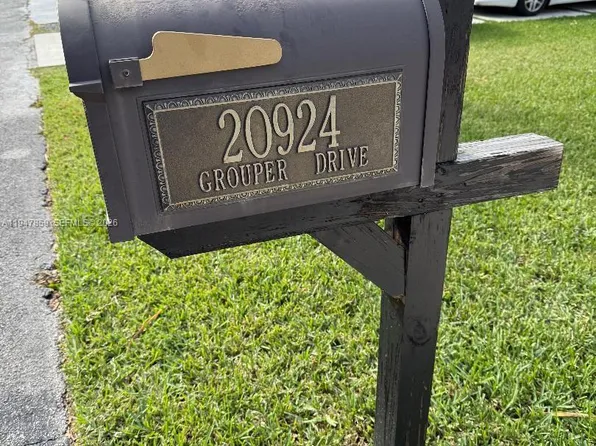 20924 Grouper Dr, Cutler Bay, FL 33189