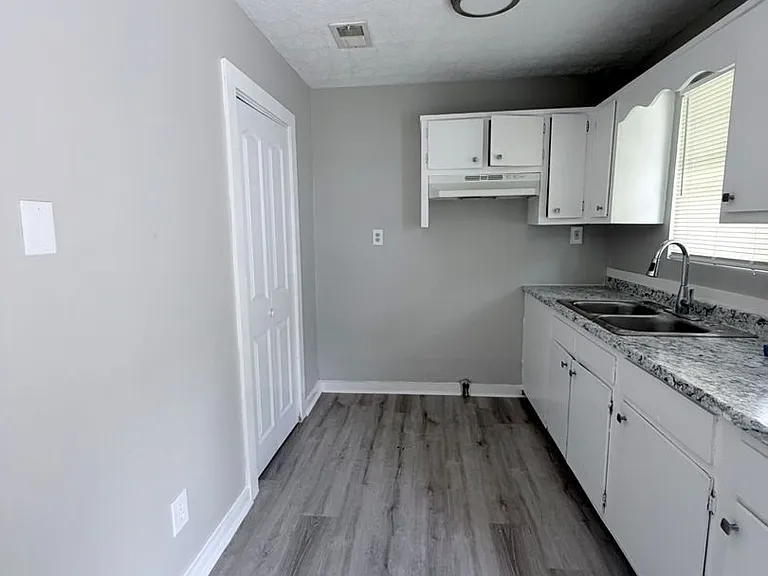902 Bolton Rd NW — Photo 6