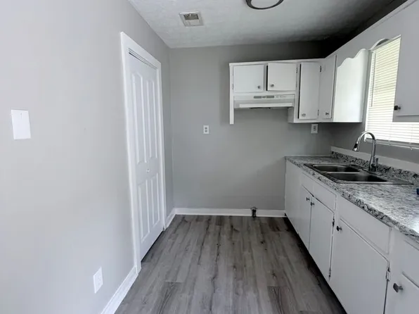 Newly Renovated 2-Bedroom Townhouse in a Prime Location!, 902 Bolton Rd SW, Atlanta, GA 30331