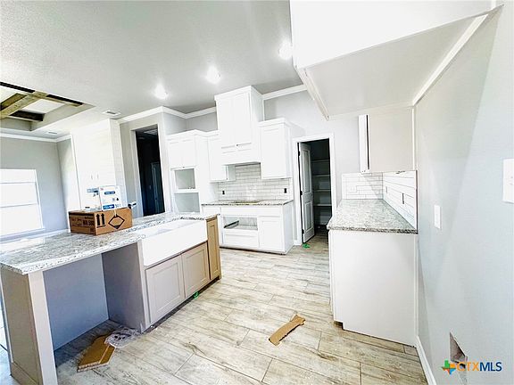 3rd image of 162 Chantry Ln
