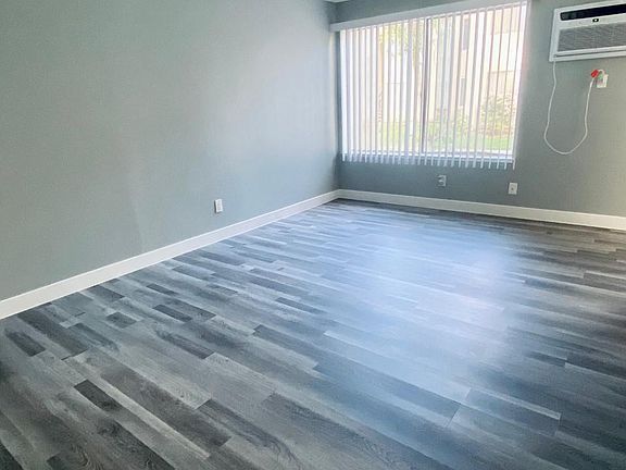 4th image of 11756 Runnymede St #119