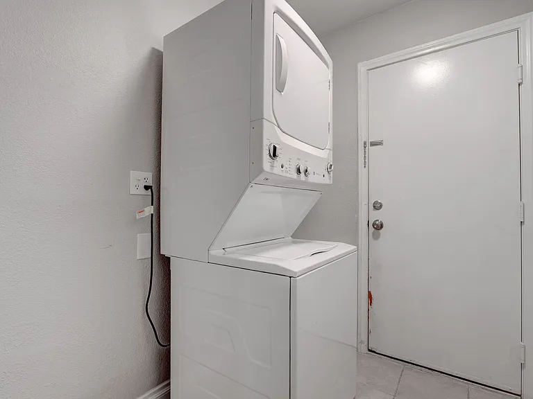 1613 Cathedral Peak Ct — Photo 18