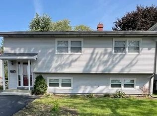 431 N Midlothian Rd, Mundelein, IL 60060