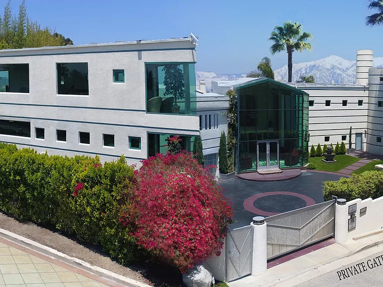 13318 Mulholland Dr — Photo 3