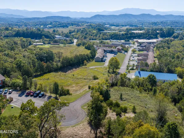 17 Murrell Meadows Dr, Sevierville, TN 37876