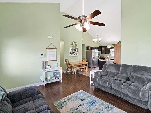 5th image of 552 Tracy Ln