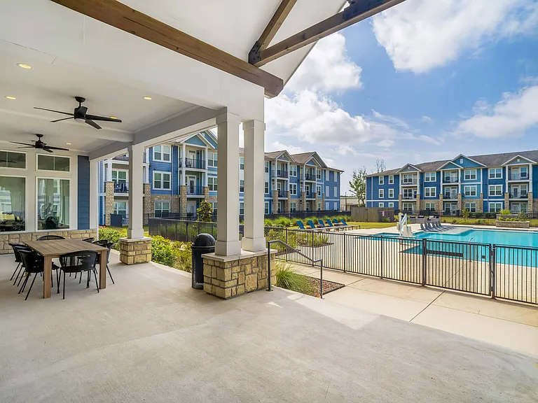 The Mason at Fremaux Park Apartments — Photo 16