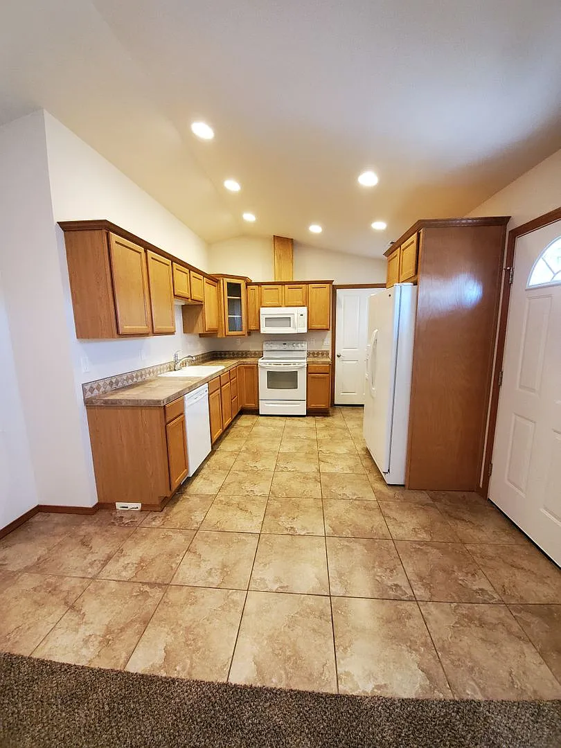 7593 Cox Street — Photo 2