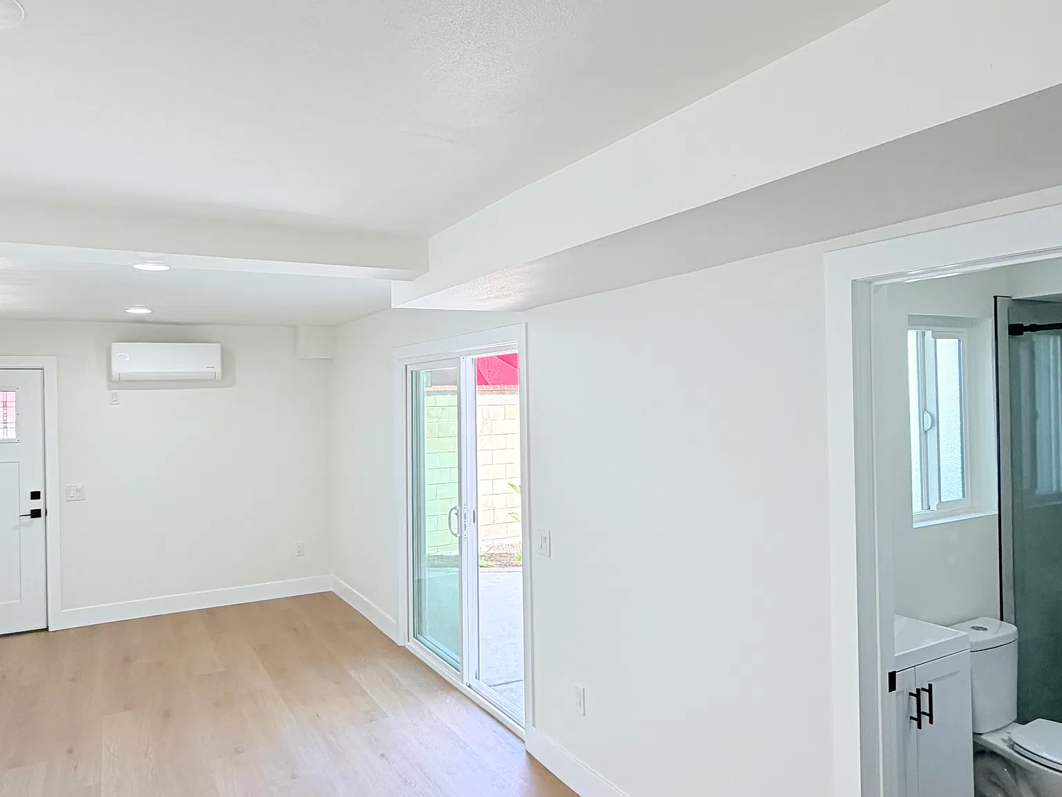 2 bed, 545 sqft, $2,400 — Photo 2