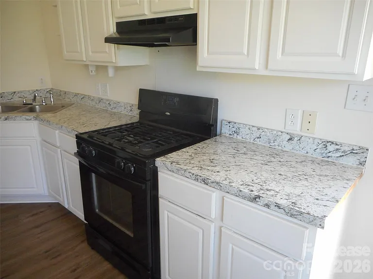 5901 Meadow Hill Dr — Photo 6