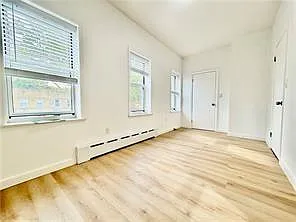 1561 E 32nd St #2 — Photo 5