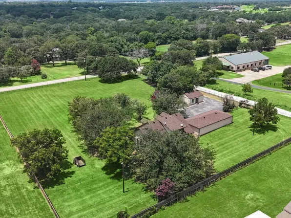 1207 Porter Rd, Lewisville, TX 75022