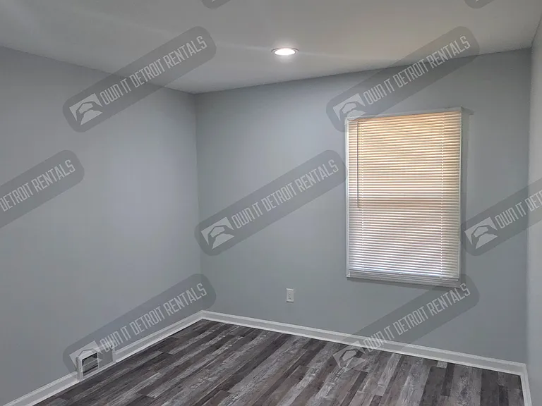 3 bed, 1.0 bath, 1277 sqft, $1,020 — Photo 17