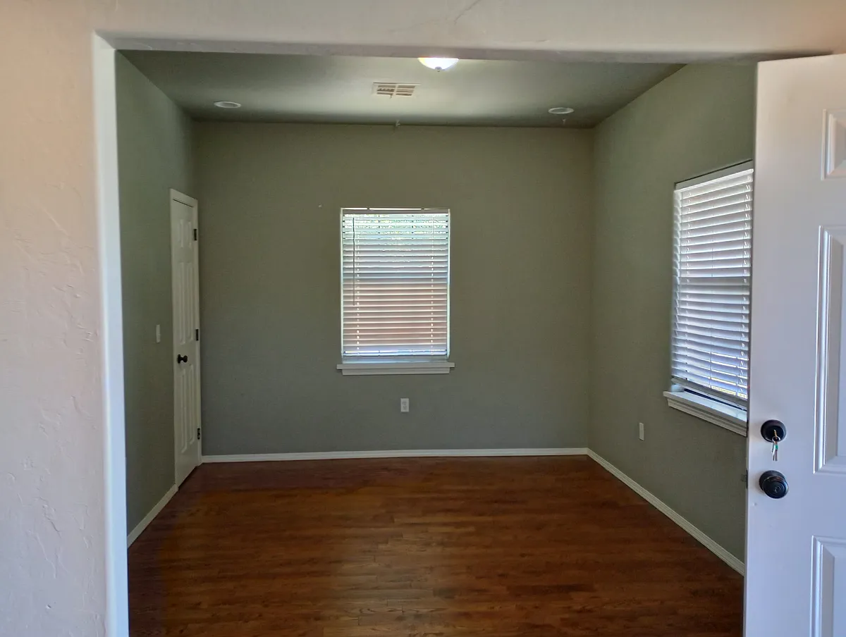 Office, Dining or Bonus Room. - 2112 NW 32nd St