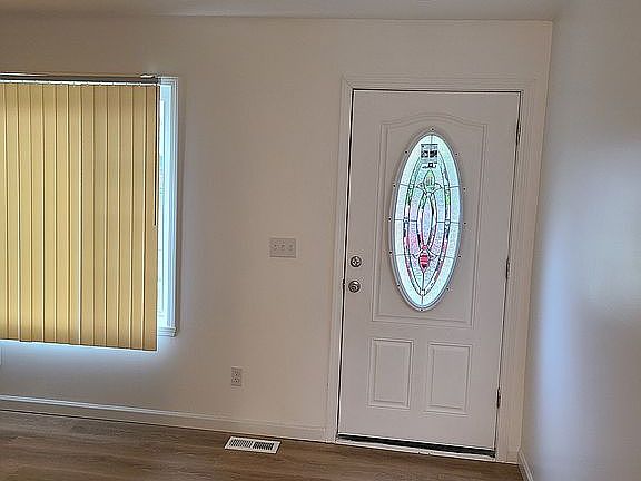 4th image of 1074 Nash Ave