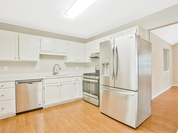 4th image of 2712 Candler Ct SW