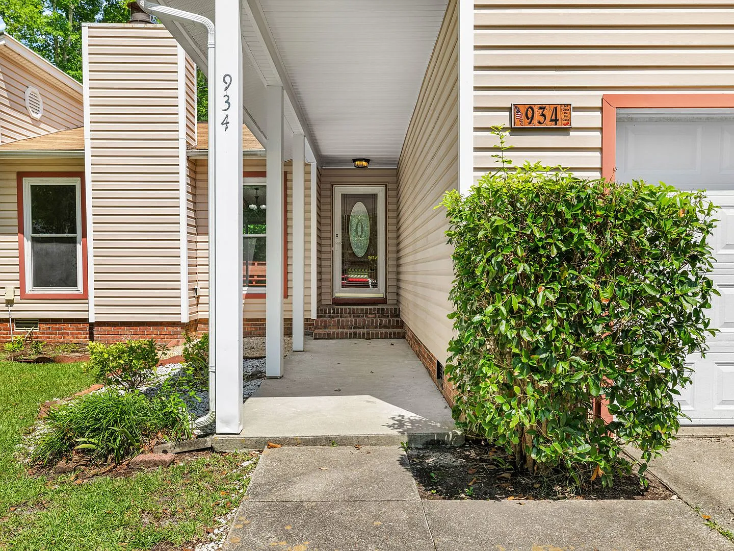 Home in Cul-De-Sac — Photo 3