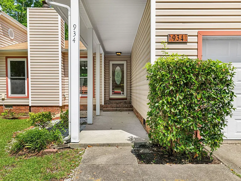 934 Welsh Ln — Photo 3