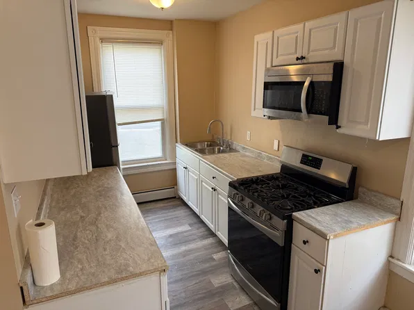 47 Barton St Floor 2, Woonsocket, RI 02895