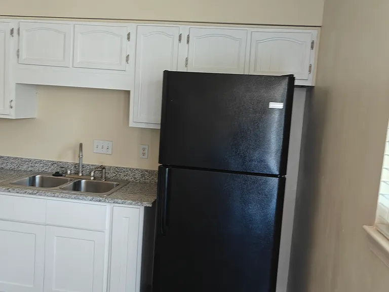 8816 Hunter Ridge Dr — Photo 1