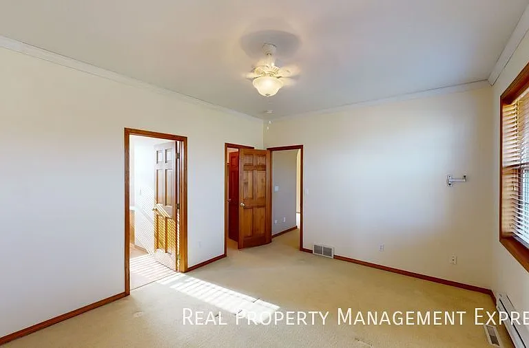 305 E Pine Lake Dr — Photo 10