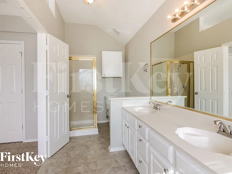 903 Hillwood Ct — Photo 9