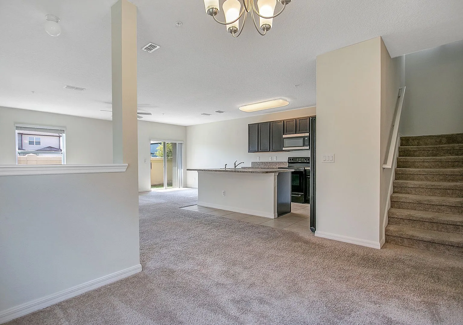 Discount Offer! Spacious 3-Bdrm Townhome With 2-Car Garage In Gated Community — Photo 3