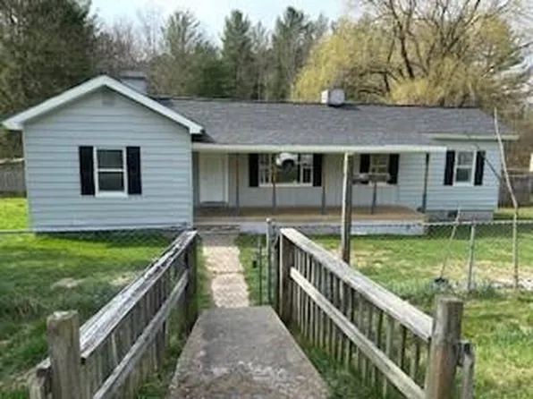141 McCool Ln, Beckley, WV 25801
