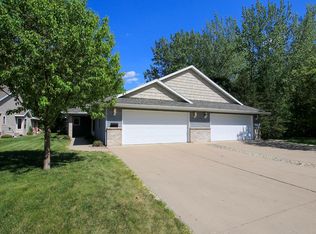 817 Hillcrest Rd NE, Hutchinson, MN 55350