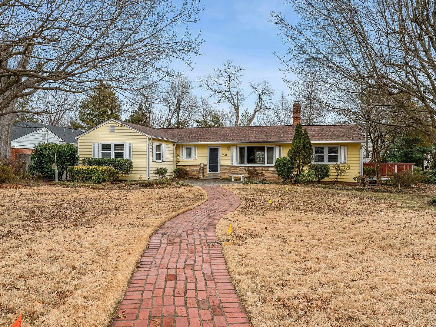 Easy one level living on a 1/3 acre corner lot! — Photo 1