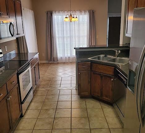 3rd image of 7878 Laurelton Dr