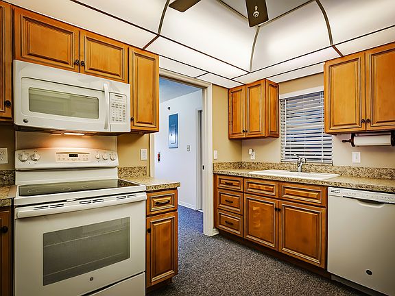 3rd image of 910 Bluewater Dr