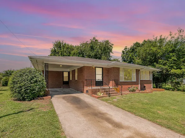 309 W Rockspring St, Henderson, NC 27536