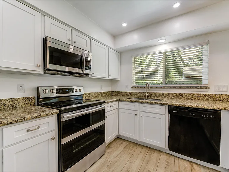 2114 River Village Dr — Photo 18