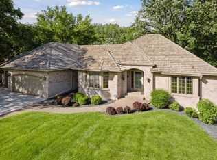 6945 Edgebrook Pl, Eden Prairie, MN 55346