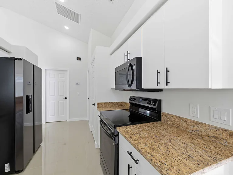 3031 SE Galt Cir — Photo 15