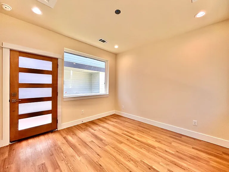 5605 Samuel Huston Ave #2 — Photo 15
