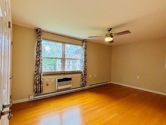 5th image of 613 Sierra Vista Ln